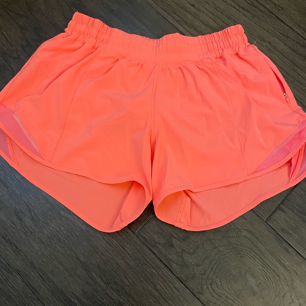 Lululemon size 6 hotty hot shorts 4in inseam